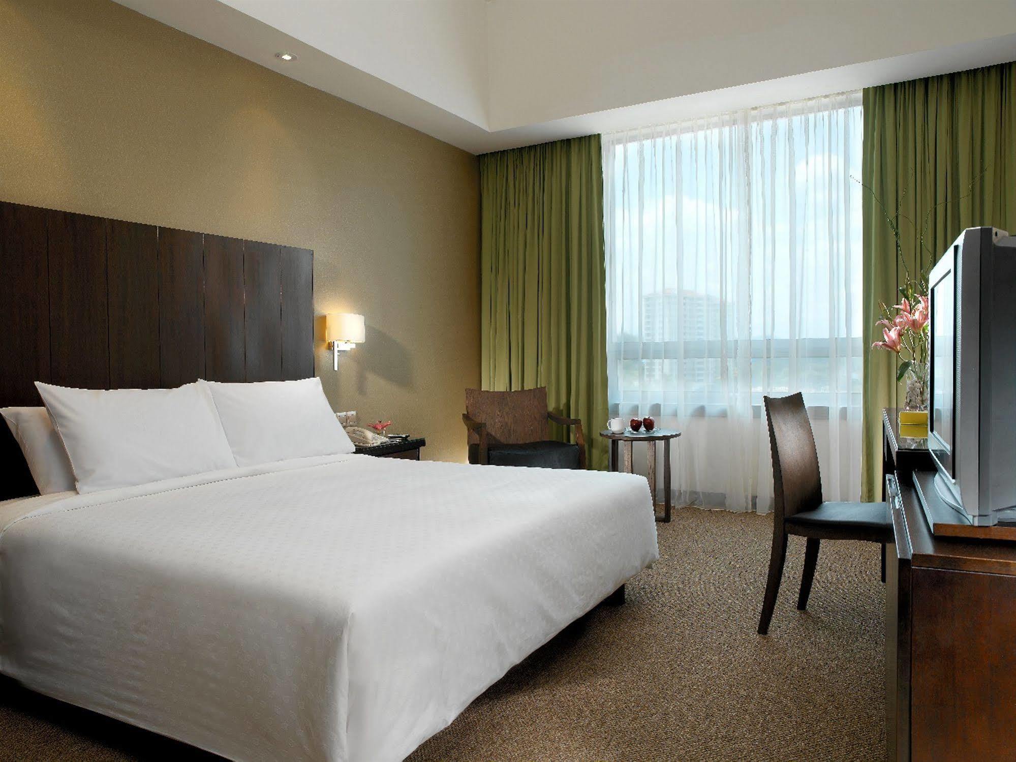 St Giles Boulevard 4*